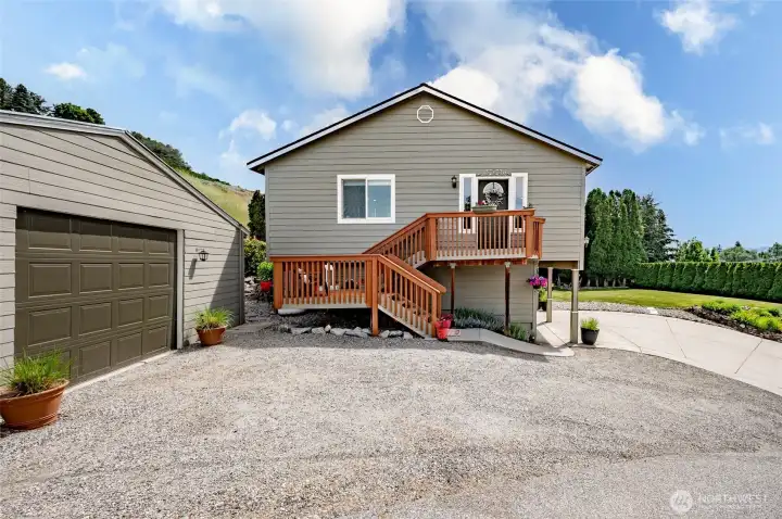 Side shop in addition to double car garage