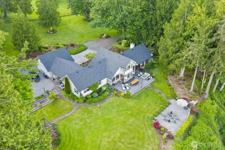 Minutes from Lake Tapps and White River access.  A newer roof adds piece of mind.