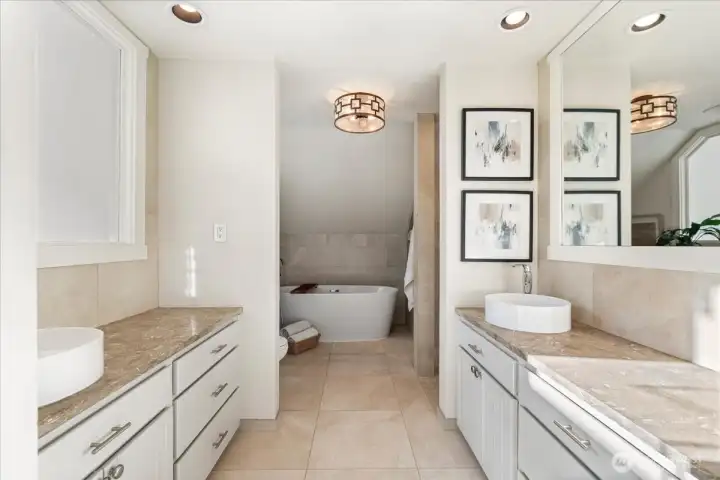 Primary bath with travertine flooring and Granite counters.