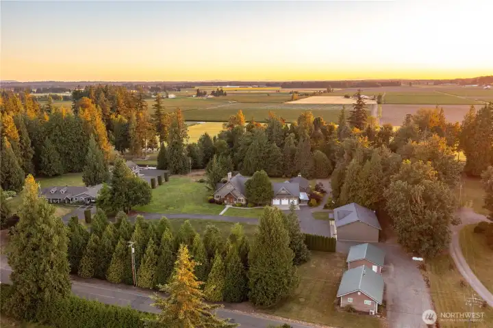 Separate 2bd, 1ba living space, 40'x60' heated shop and 4261 SqFt main residence. Separate 2bd, 1ba living space, 40'x60' heated shop and 4261 SqFt main residence.