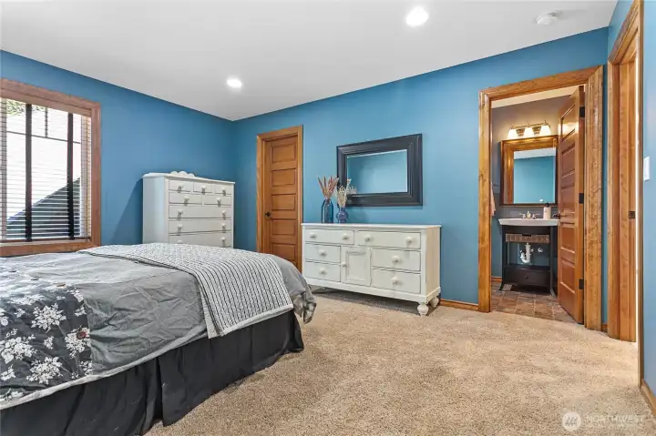 Upstairs 4th bedroom has own full bath + walk-in closet. Upstairs 4th bedroom has own full bath + walk-in closet.