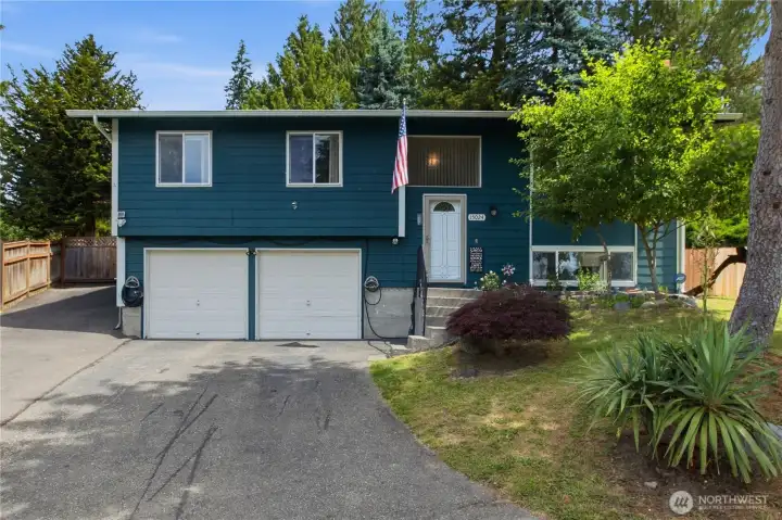 Split-level in cul-de-sac with plenty of parking, including RV parking. Split-level in cul-de-sac with plenty of parking, including RV parking.