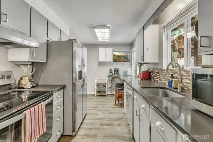 Stainless steel appliances stay Stainless steel appliances stay