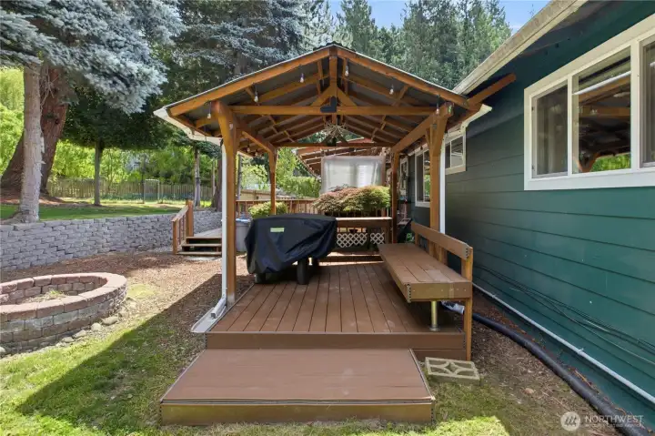 Covered BBQ area, with sitting bench Covered BBQ area, with sitting bench
