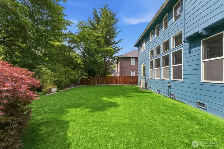 A wide stretch of lush turf framed by beautiful flower borders - durable, low-maintenance, and vibrant in every season. A wide stretch of lush turf framed by beautiful flower borders - durable, low-maintenance, and vibrant in every season.