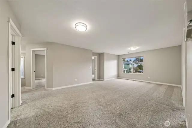 Another view of the large Bonus Room ...
