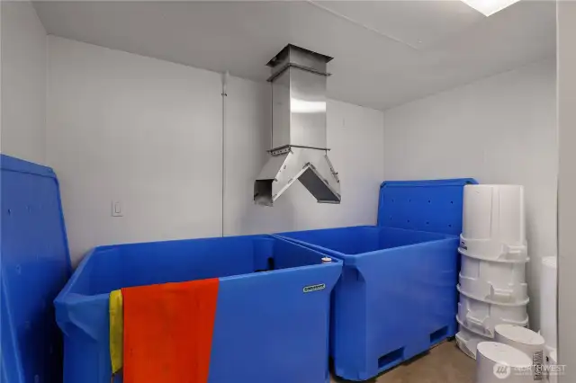 Ice room. Ice machine does not convey but maybe negotiable and is a must have for a fisherman. This can be controlled by cell phone and have hundreds of pounds of ice ready in a couple hours. Leave your house and fill the totes by the time you get it the beach!