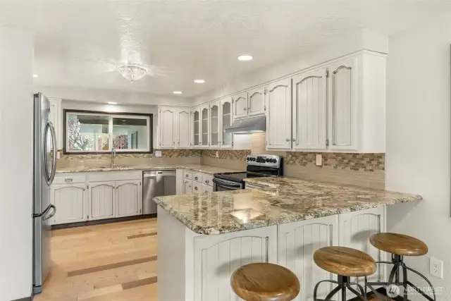 Kitchen with Breakfast Bar