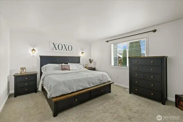Spacious primary 5 pc bth