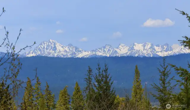 Wake up each morning to panoramic views of the Stuart Range