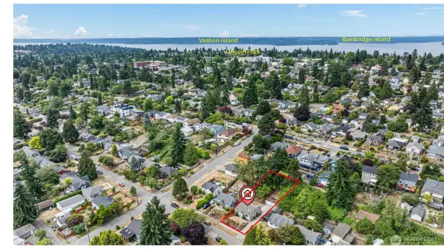 This home is perfectly situated with easy access to Downtown Seattle and Seatac Airport with Bus lines 21, 128 and the H Line all nearby.