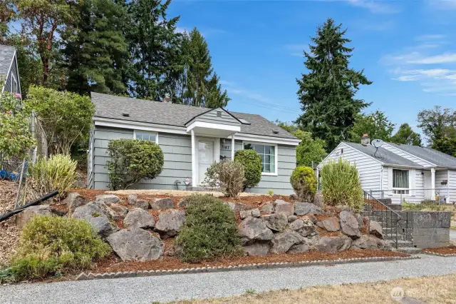 It’s all here—quiet streets, friendly vibes, and easy access to the best of West Seattle.
