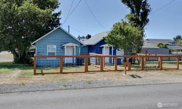 2 1-bath studio cabins. Currently rented with long-term tenants