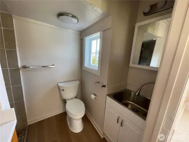 Unit B - Bath