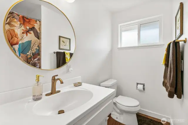 Full bath on main floor has jetted tub