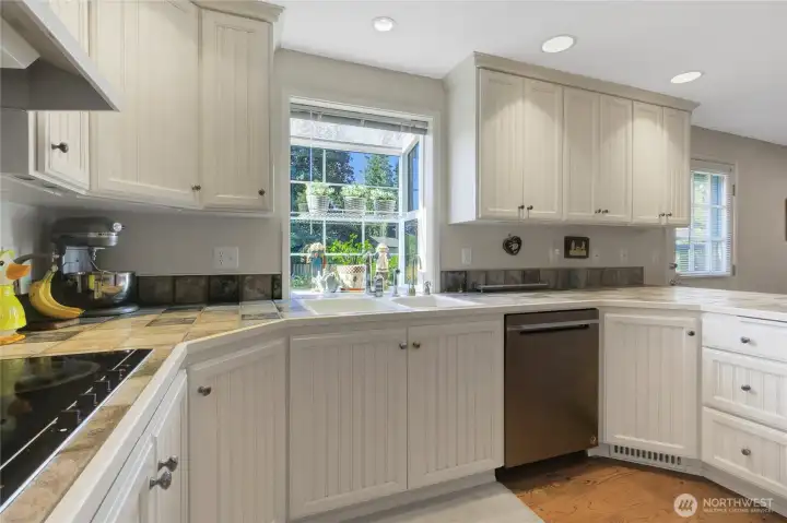 Tons of natural lighting coming into the kitchen