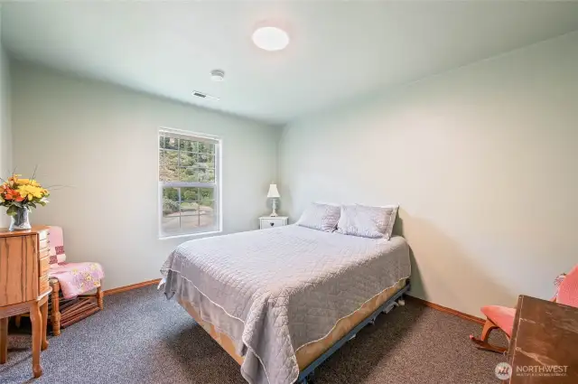 2nd floor larger guest room