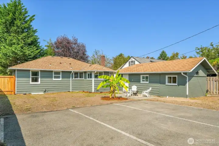 A look at the house and detached building that has 2 rooms plus a storage area