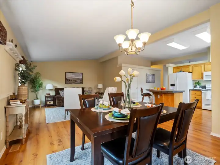 Whether you are entertaining friends or are having an intimate dinner; you have room to do so.