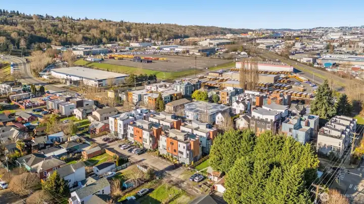 Close to Grocery Stores, Popular Restaurants, Coffee Shops & Parks