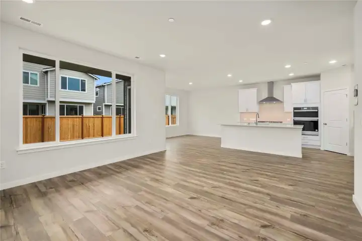 Photos of a previously completed home. Actual colors and finishes may vary. See site agent for details.