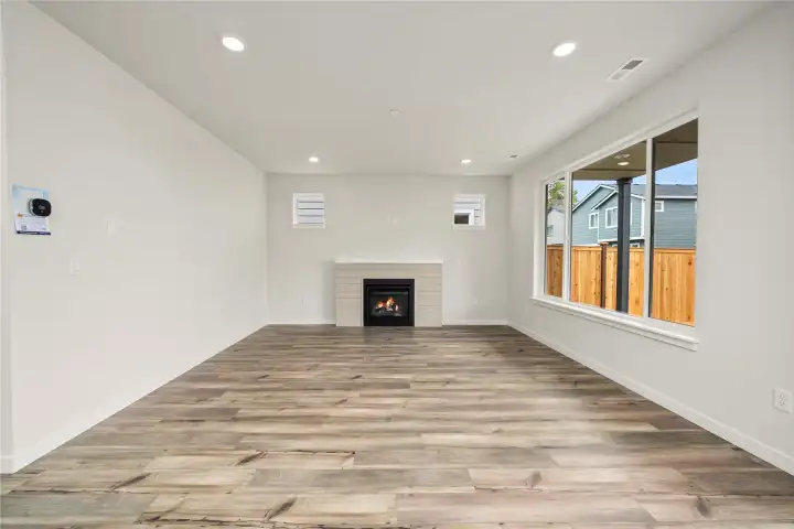 Photos of a previously completed home. Actual colors and finishes may vary. See site agent for details.