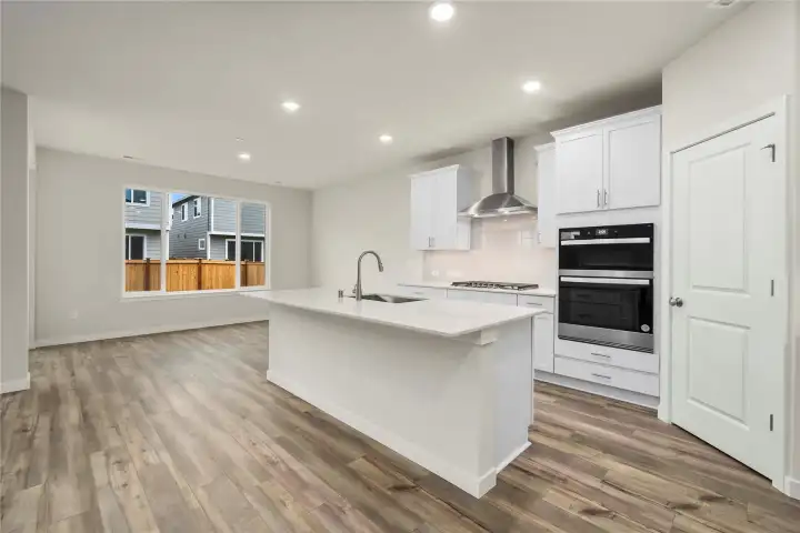 Photos of a previously completed home. Actual colors and finishes may vary. See site agent for details.