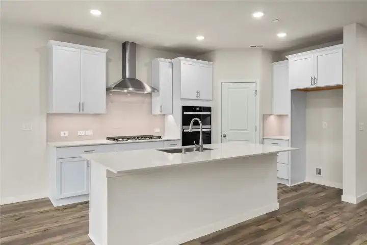 Photos of a previously completed home. Actual colors and finishes may vary. See site agent for details.