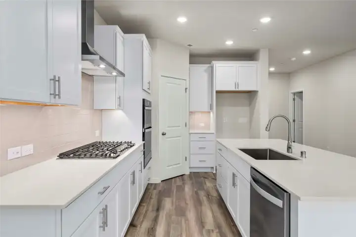 Photos of a previously completed home. Actual colors and finishes may vary. See site agent for details.