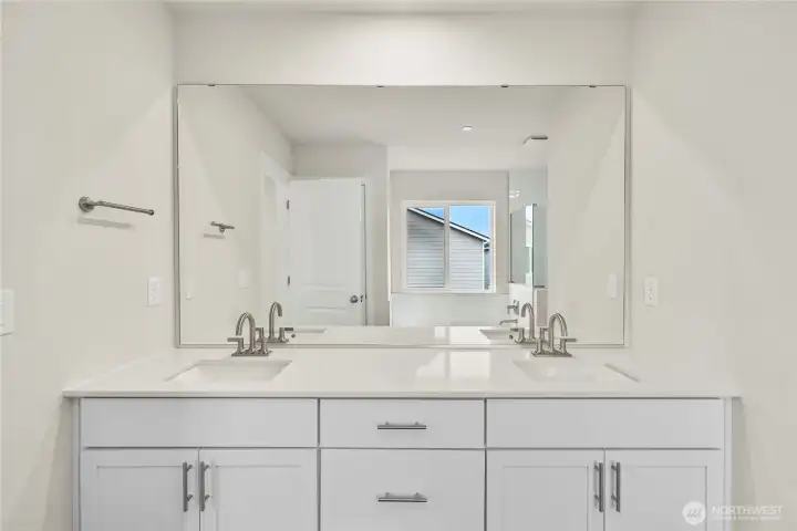 Photos of a previously completed home. Actual colors and finishes may vary. See site agent for details.