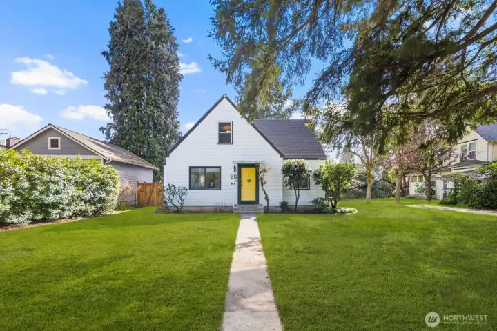 The inviting exterior, set on a quiet street with minimal traffic, creates a sense of retreat while still being just minutes from everything Sumner has to offer.    The inviting exterior, set on a quiet street with minimal traffic, creates a sense of retreat while still being just minutes from everything Sumner has to offer.