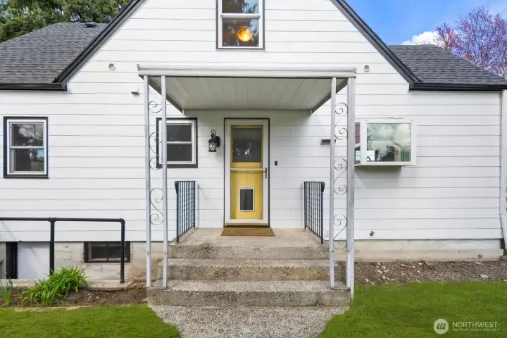 Cute Yellow Back Door with Doggy Door!