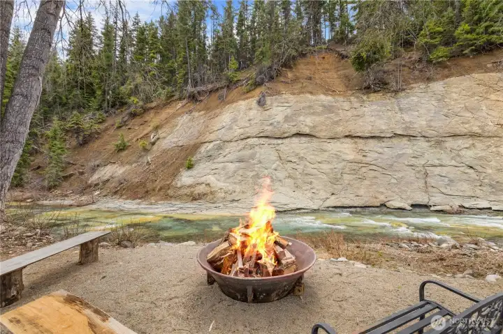 Firepit and seating along The Teanaway River.