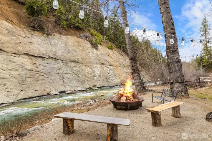 Beautiful Teanaway River right in your backyard!