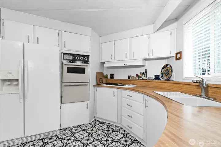 Lots of counterspace and cabinets to store your kitchen items.