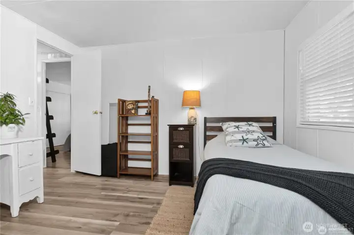 2nd bedroom
