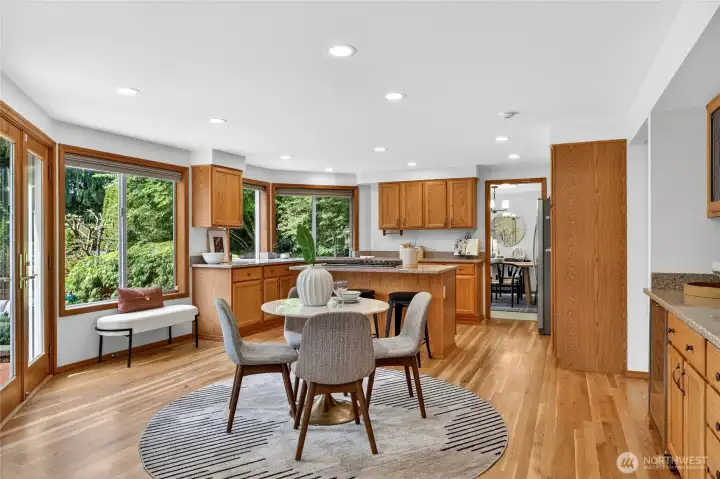 Comfortable eat-in kitchen...