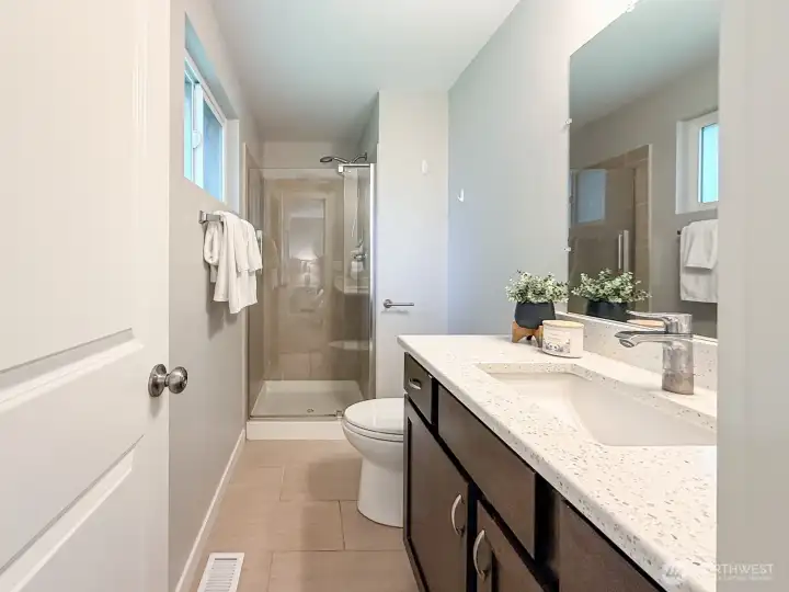 Primary en-suite bath with shower
