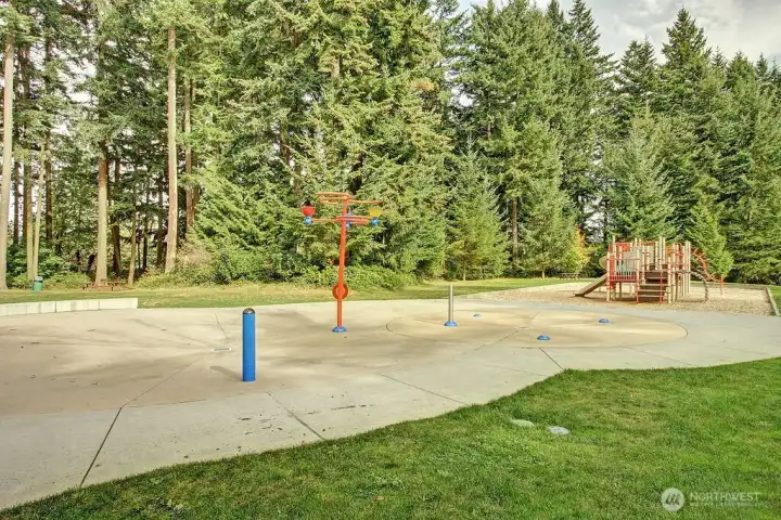 Spray park features and playground at Daleway Park.