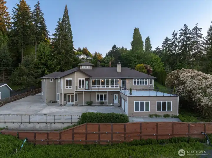 An abundance of meticulously placed windows capture the stunning views.
