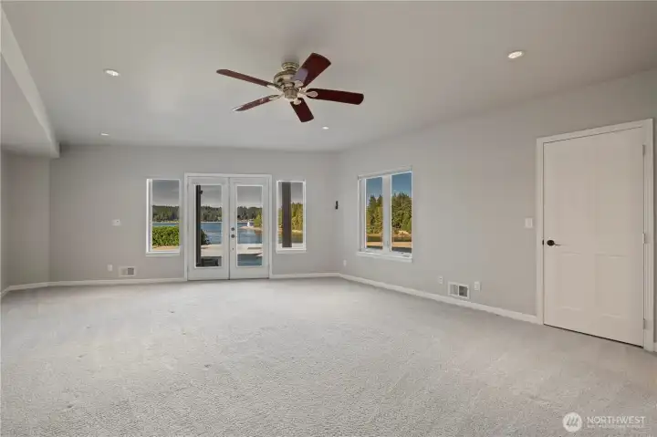 Downstairs 2nd primary suite.