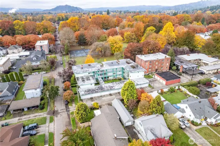 Close to shopping, the lake, schools and hospitals
