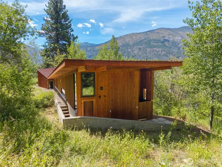 The home is nestled into the landscape for privacy and thermal benefits in both winter and summer. The home is nestled into the landscape for privacy and thermal benefits in both winter and summer.