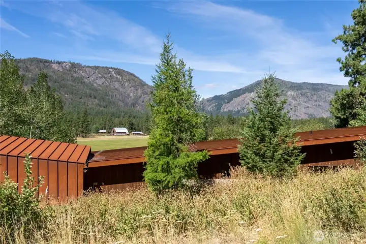 The home's prime location in Mazama has made it a favorite nightly rental with many repeat guests. The home's prime location in Mazama has made it a favorite nightly rental with many repeat guests.
