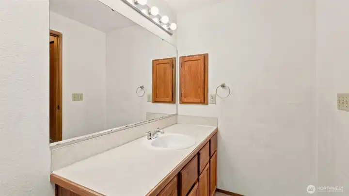 En-suite bathroom off of the primary bedroom En-suite bathroom off of the primary bedroom