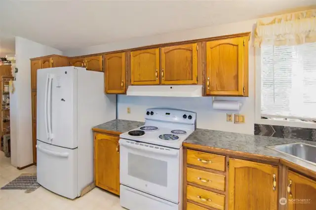 Kitchen with island, eating area, appliances stay