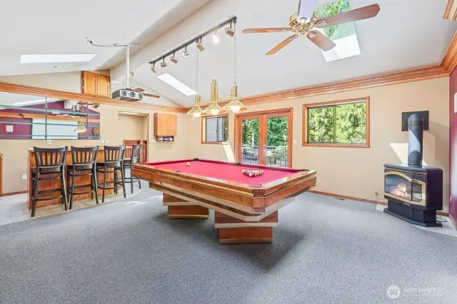 Game room with wet bar - Possible DADU