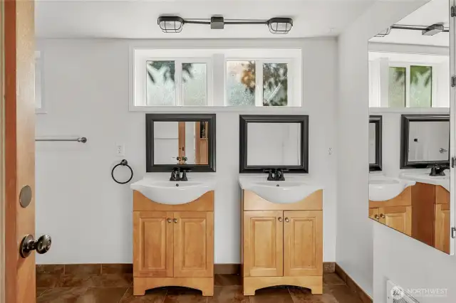 Lower level full bath