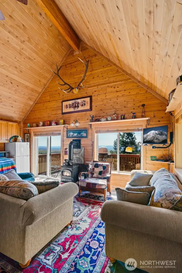 Open floor plan. Main living room.