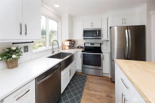 Cheerful & bright chef's kitchen.